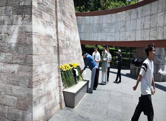 5.11红军山献花 5.11红军山献花